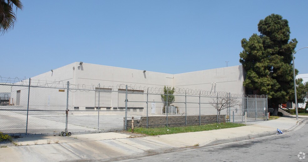 More Photos Of 109 W 134th St, Los Angeles Warehouse For Lease