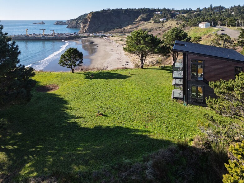 More Photos Of 409 Jackson St, Port Orford Specialty For Sale