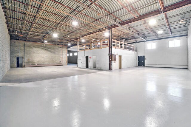 More Photos Of 6950 Boul Couture, Montréal Warehouse For Lease