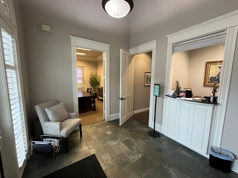 More Photos Of 2161 Quail Run, Baton Rouge Serviced Offices For Sale