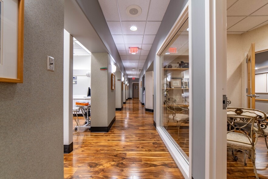 More Photos Of 100 Brevco Plz, Lake Saint Louis Medical For Lease