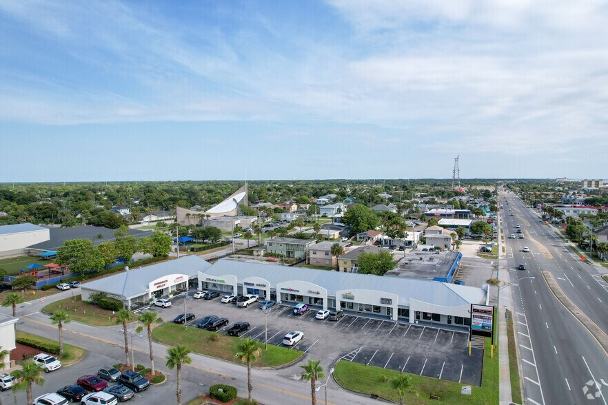 More Photos Of 301-329 10th Ave N, Jacksonville Beach Storefront For Lease