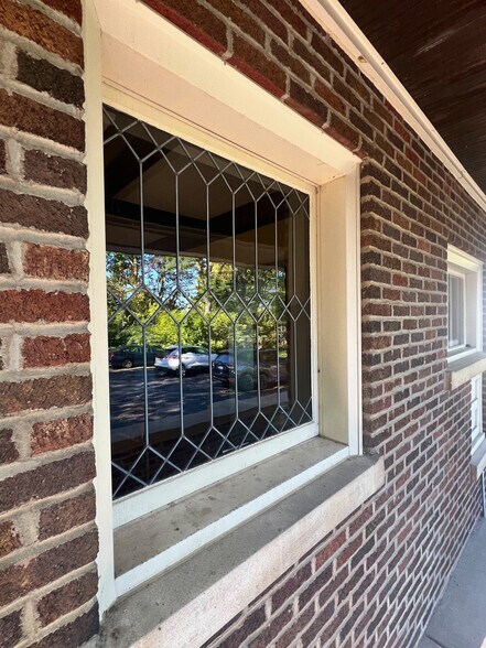 More Photos Of 232 S Batavia Ave, Batavia Office For Sale