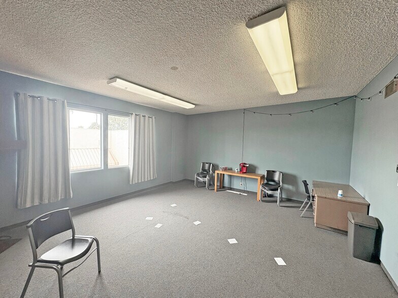 More Photos Of 1675 Garnet Ave, San Diego Schools For Lease
