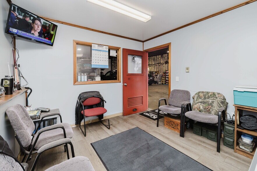 More Photos Of 634 Winthrop St, Taunton Flex For Sale