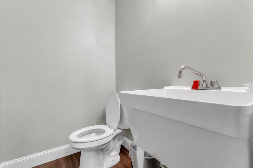 More Photos Of 4175 Sandy Flat Rd, Taylors Warehouse For Sale