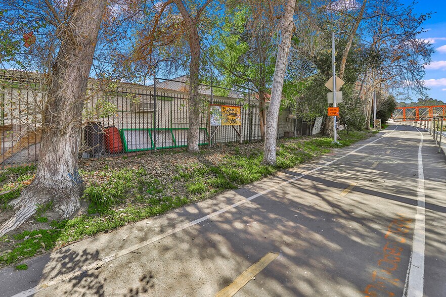 More Photos Of 2425 Glover Pl, Los Angeles Warehouse For Lease