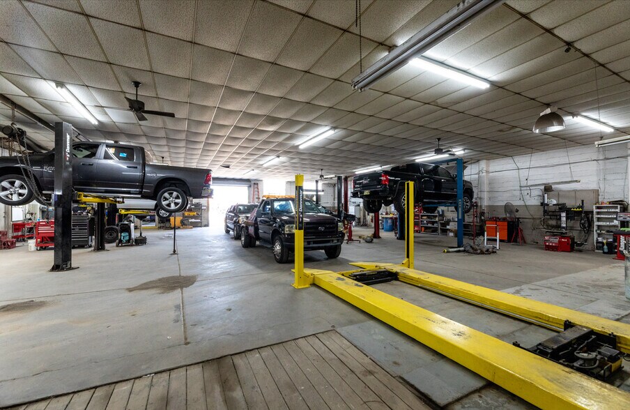 More Photos Of 447 Ossie Davis Pky, Waycross Auto Dealership For Sale