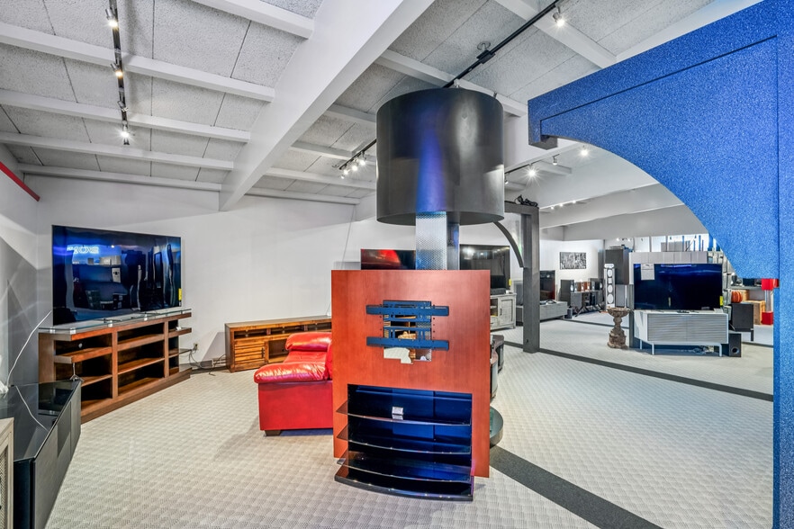 More Photos Of 4931 Douglas Ave, Des Moines General Retail For Sale