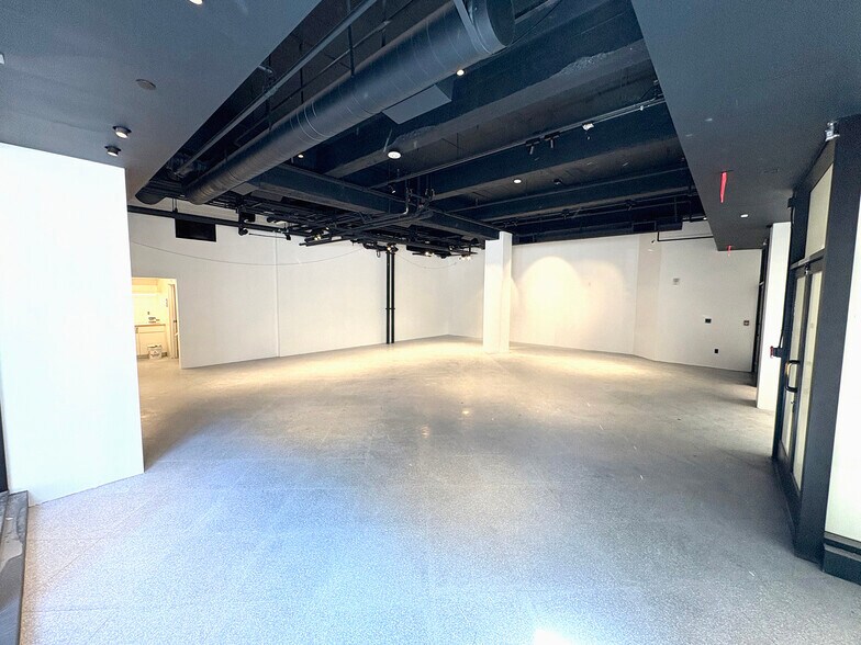 More Photos Of 215 W 9th St, Los Angeles Apartments For Lease