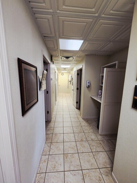 More Photos Of 1111 Worth St, Hemphill Office For Sale