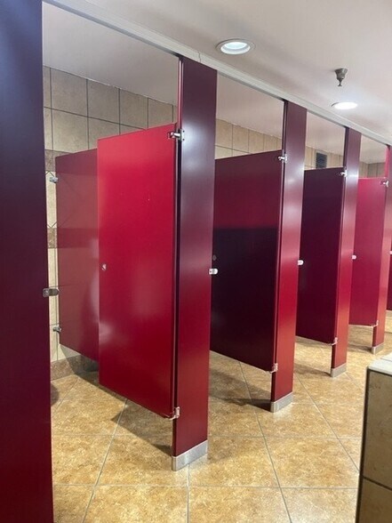 More Photos Of 910 W Ann Blvd, Greensburg General Retail For Sale