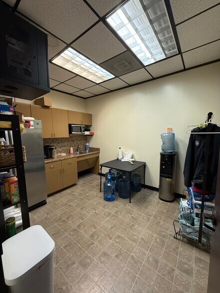 More Photos Of 6614 Bourgeois Rd, Houston Warehouse For Sale