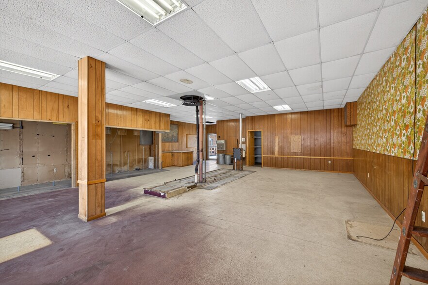 More Photos Of S101 S Main St, Nelson General Retail For Sale