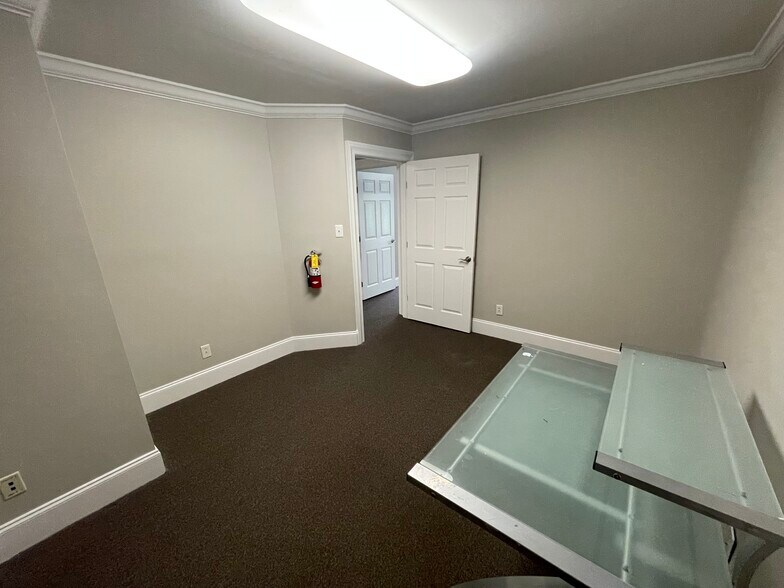 More Photos Of 2719 Graves Dr, Goldsboro Office For Lease