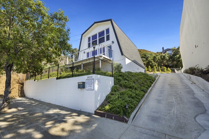 Primary Photo Of 28220 Agoura Rd, Agoura Hills Loft Creative Space For Lease