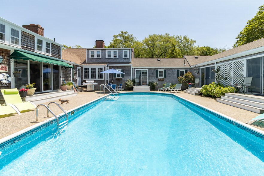 More Photos Of 2504 Main St, West Barnstable Hotel For Sale