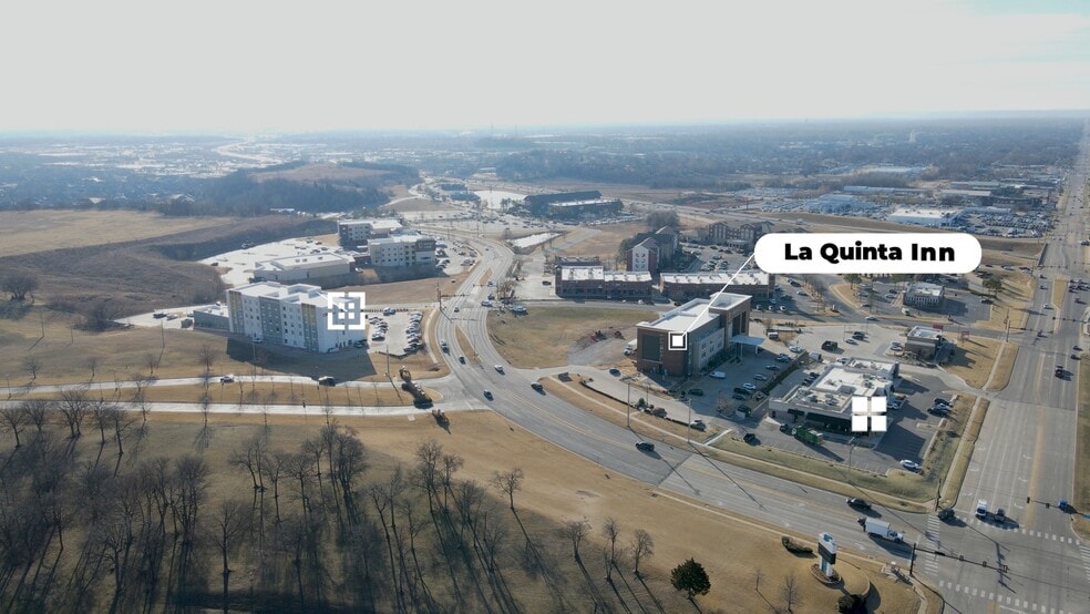 More Photos Of 333 W Albany St, Broken Arrow Restaurant For Sale