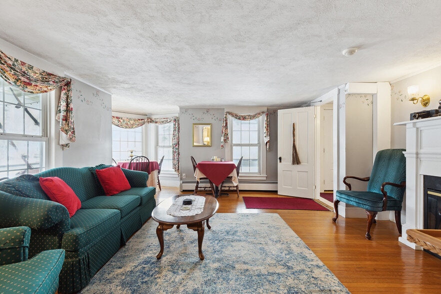 More Photos Of 67 Pleasant View Rd, Bradford Hotel For Sale