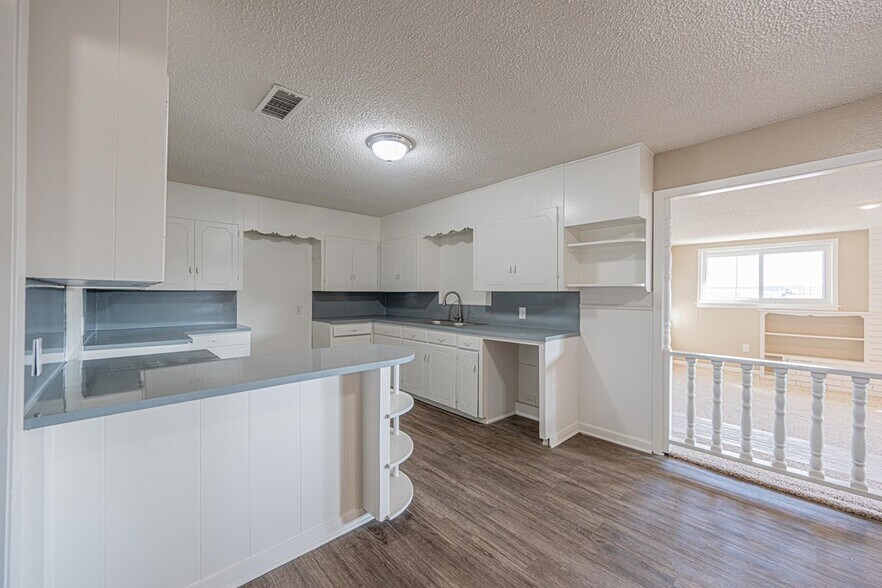 More Photos Of 1405 Garden City Hwy, Midland Office Residential For Sale