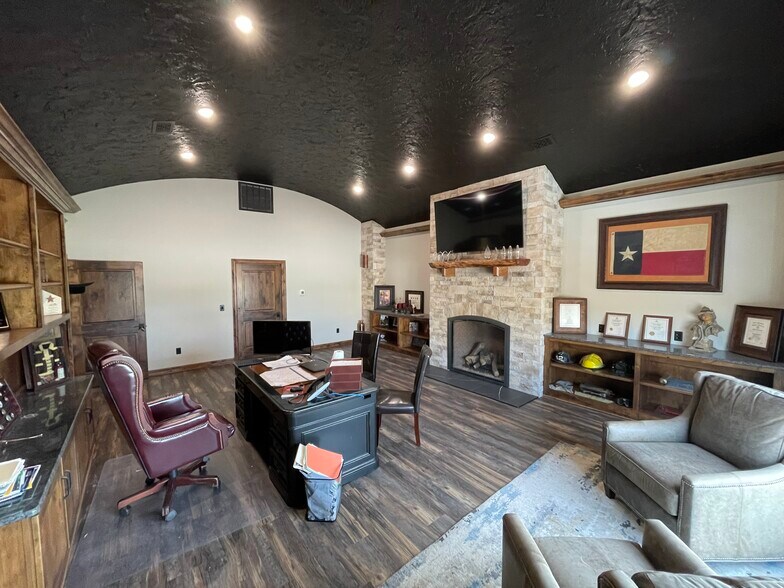 More Photos Of 4640 S Treadaway Blvd, Abilene Office For Lease