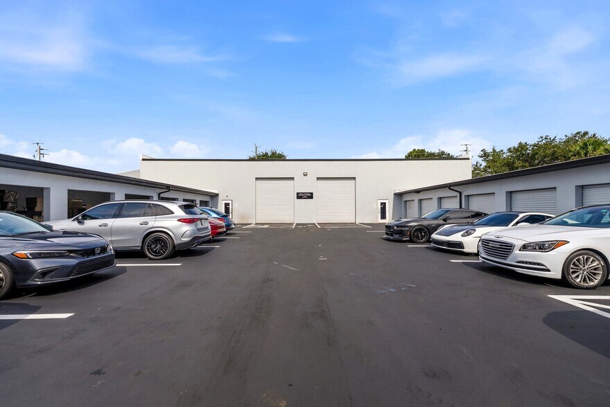More Photos Of 12445 Collier Blvd, Naples Showroom For Sale