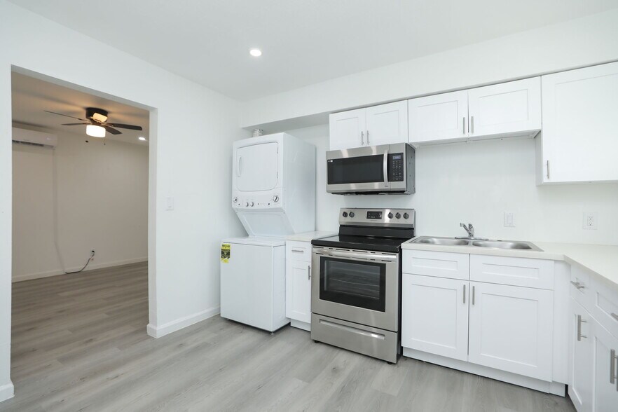 More Photos Of 712 Ball St, Galveston Apartments For Sale