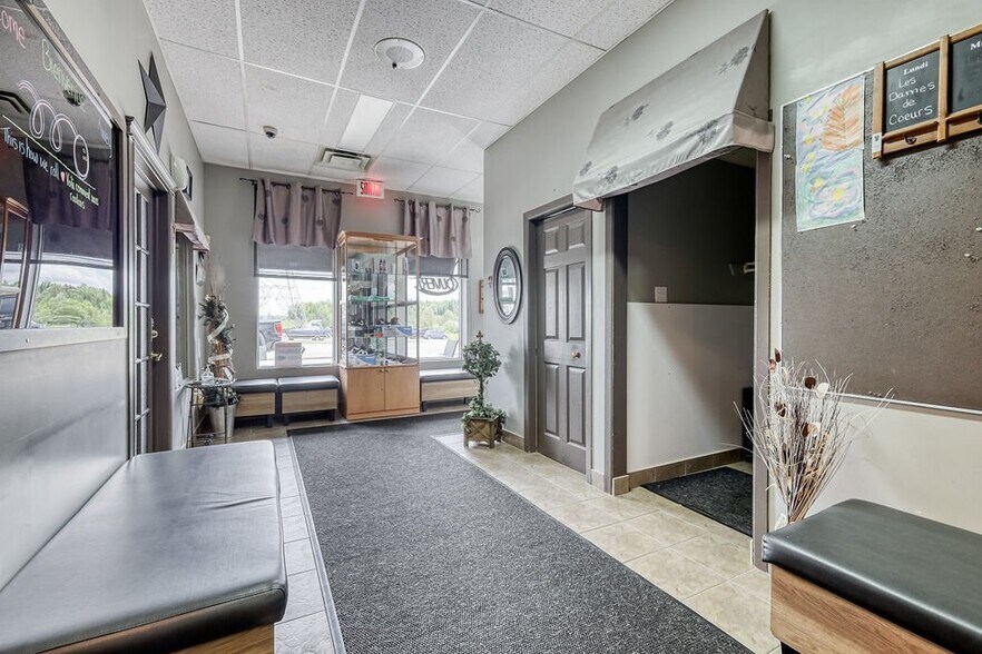 More Photos Of 370 Boul Desjardins, Maniwaki Freestanding For Sale