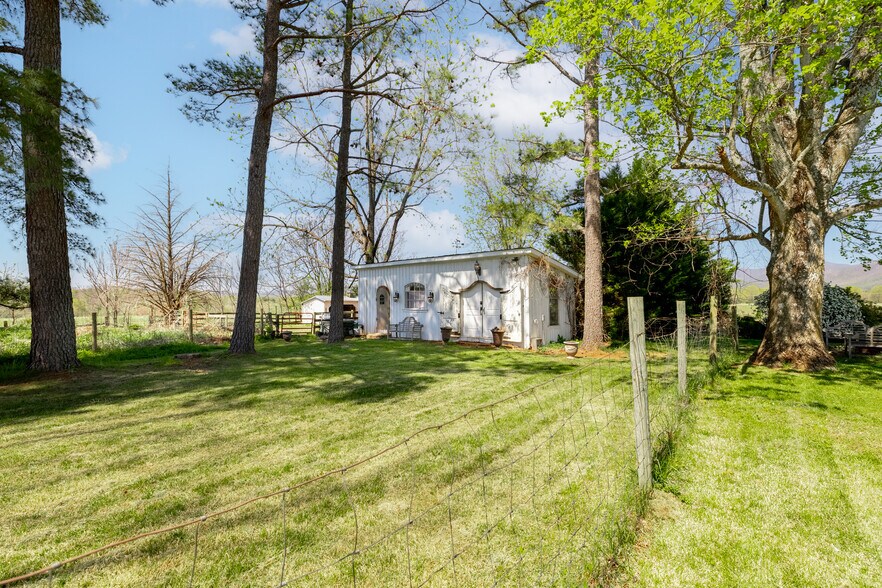 More Photos Of 2416 Lowesville Rd, Amherst Hospitality For Sale