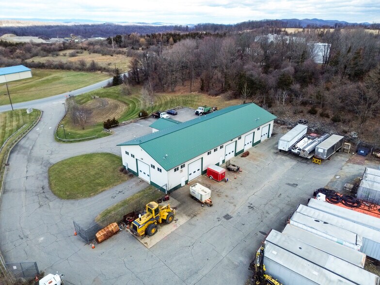 More Photos Of 10 Park Dr, Franklin Warehouse For Lease