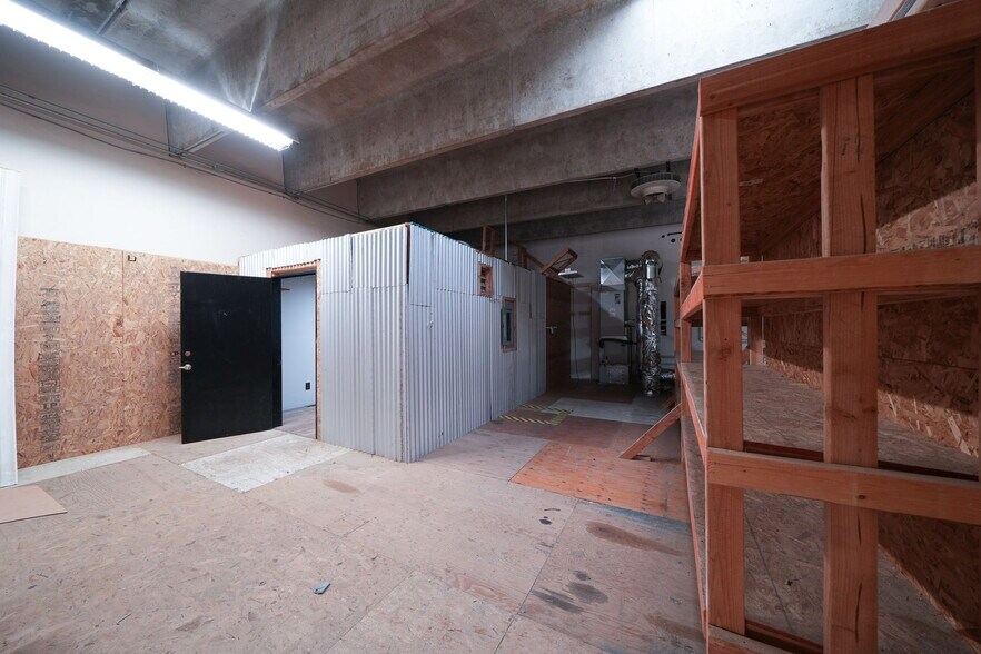 More Photos Of 1555-1557 SE Crystal Lake Dr, Corvallis Warehouse For Lease