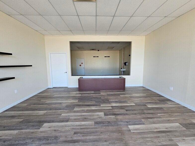 More Photos Of 4100-4130 Wilder Rd, Bay City Storefront For Lease