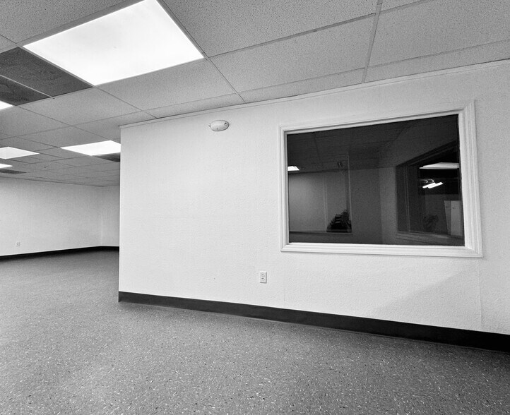 More Photos Of 1249 N Orange Ave, Orlando General Retail For Lease