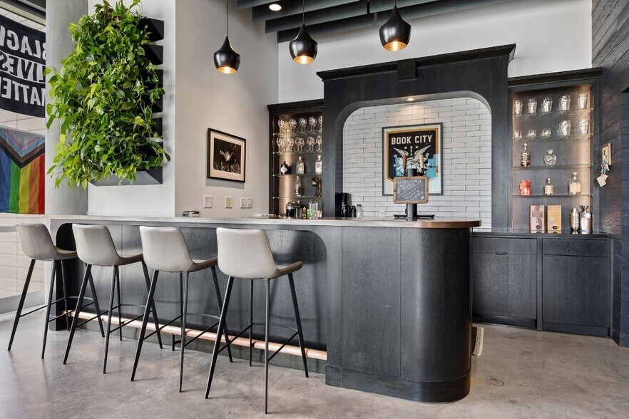 More Photos Of 404 E College St, Iowa City Hotel For Sale