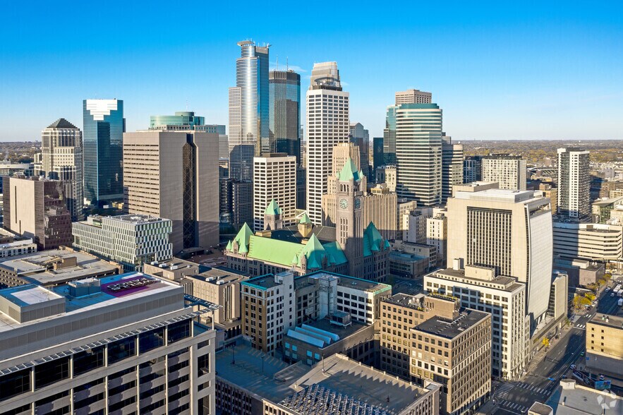 More Photos Of 400 S 4th St S, Minneapolis Office For Lease