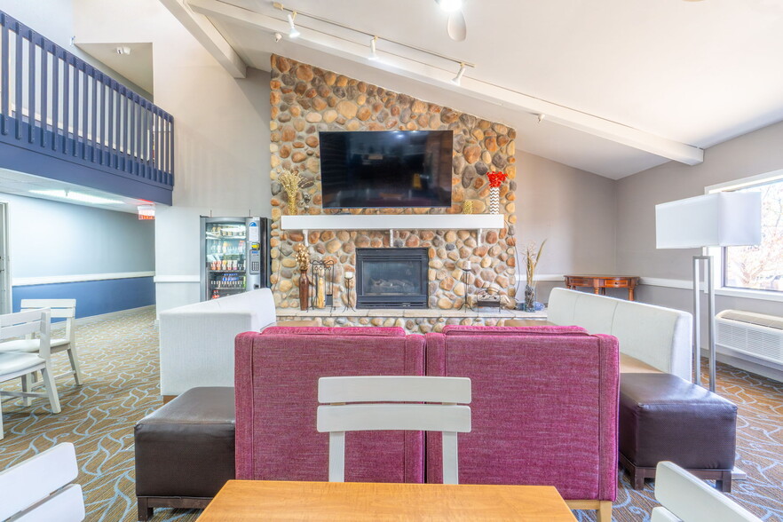 More Photos Of 4230 S Lewis Blvd, Sioux City Hotel For Sale