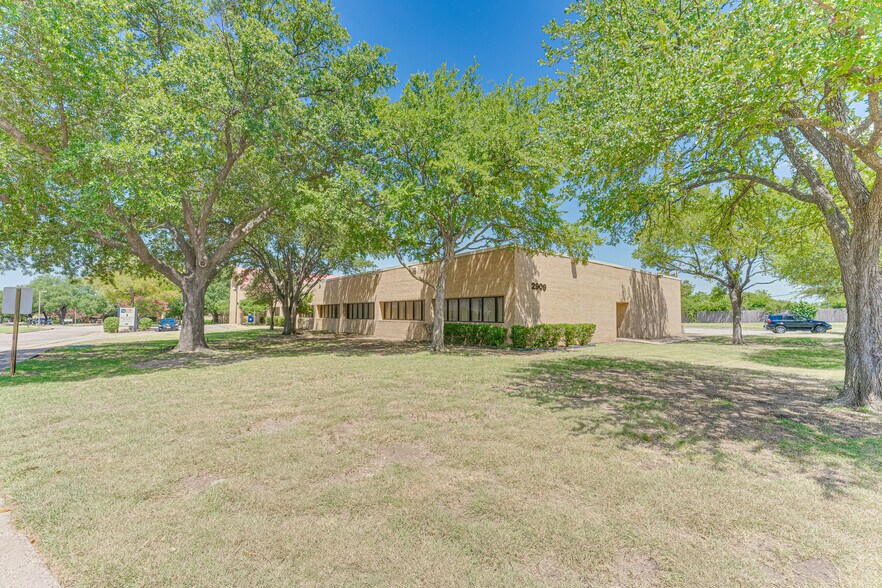 Primary Photo Of 2909 S Hampton Rd, Dallas Medical For Sale