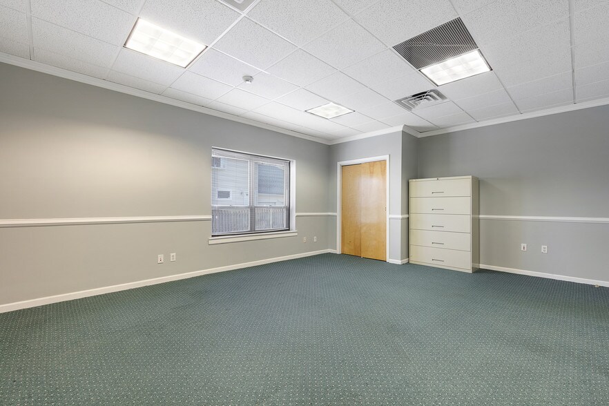 More Photos Of 188 E Bergen Pl, Red Bank Office For Sale