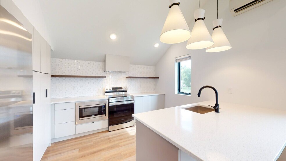 More Photos Of 6115 Nieman Rd, Shawnee Apartments For Sale