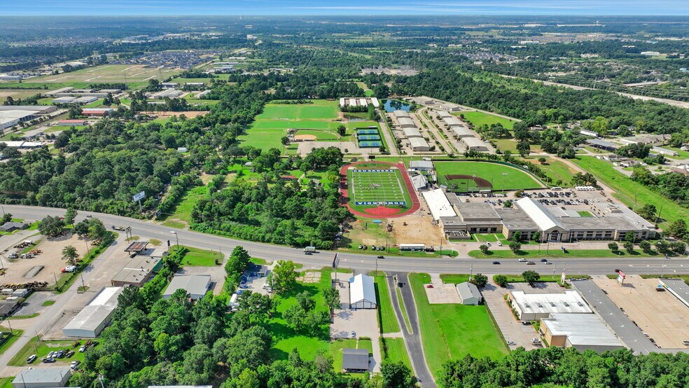 More Photos Of 817 E Main St, Tomball Warehouse For Sale