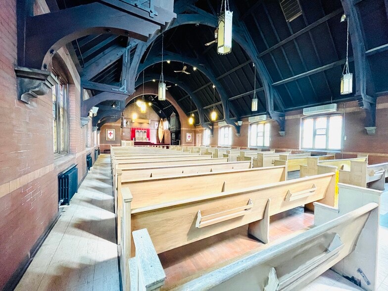 More Photos Of 1601 NE Madison Ave, Peoria Religious Facility For Sale