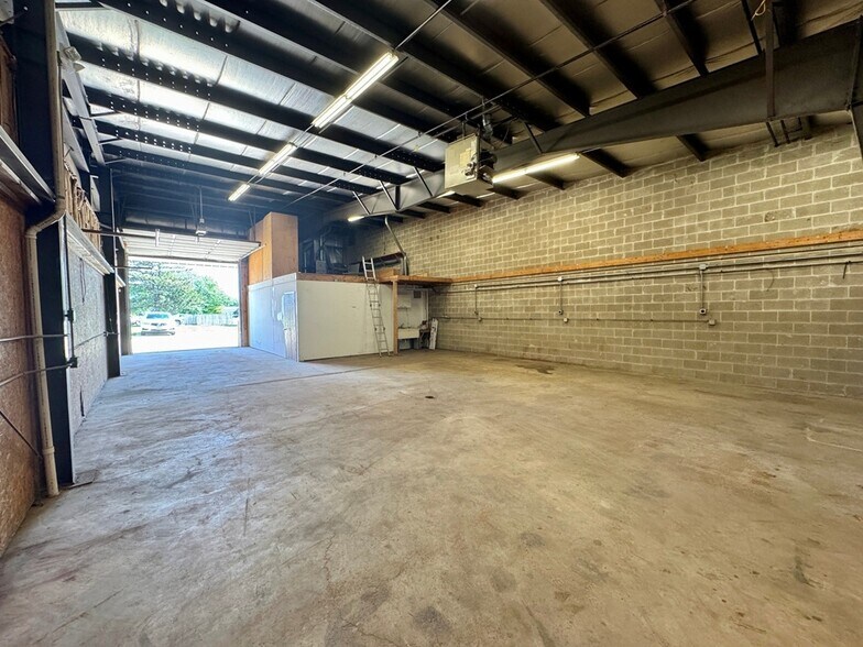 More Photos Of 11917 Smith Dr, Huntley Light Distribution For Lease