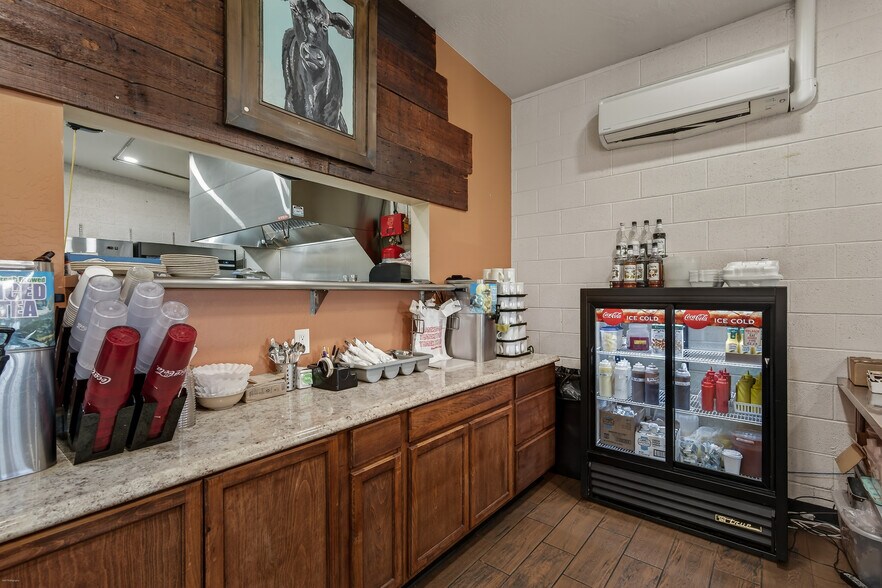 More Photos Of 545 S Main St, Camp Verde Storefront For Sale