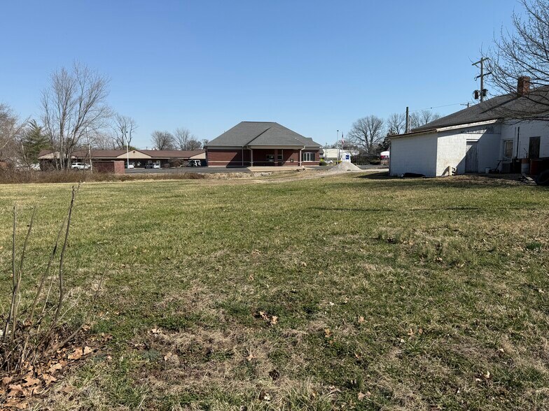 More Photos Of 433 W Market St, Red Bud Land For Sale