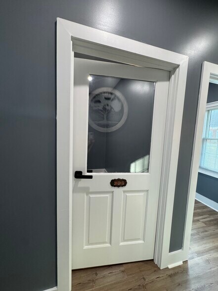 More Photos Of 301-304 Macy Dr, Roswell Medical For Lease