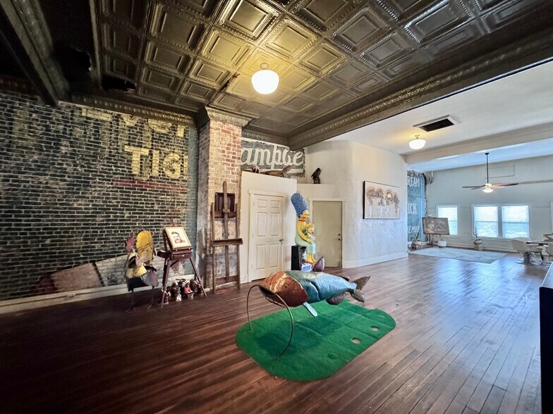 More Photos Of 2 W Side Sq, Macomb Restaurant For Sale