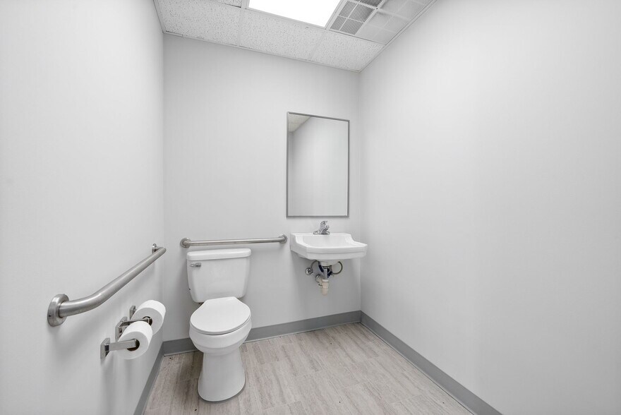 More Photos Of 311 W 9th St, Hopkinsville Medical For Lease