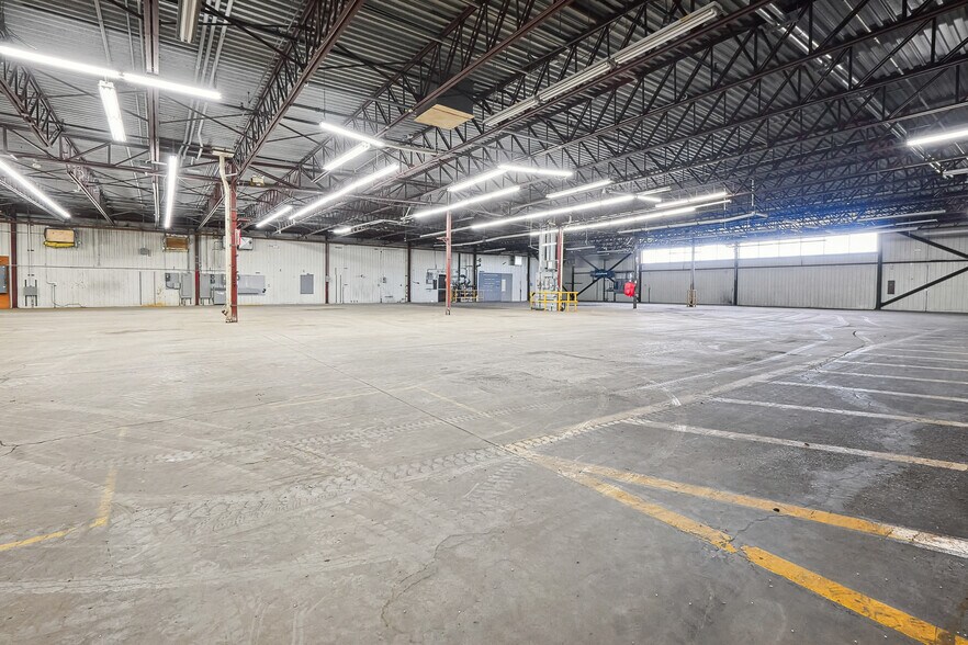 More Photos Of 800 Rue Pierre-Caisse, Saint-jean-sur-richelieu Manufacturing For Lease