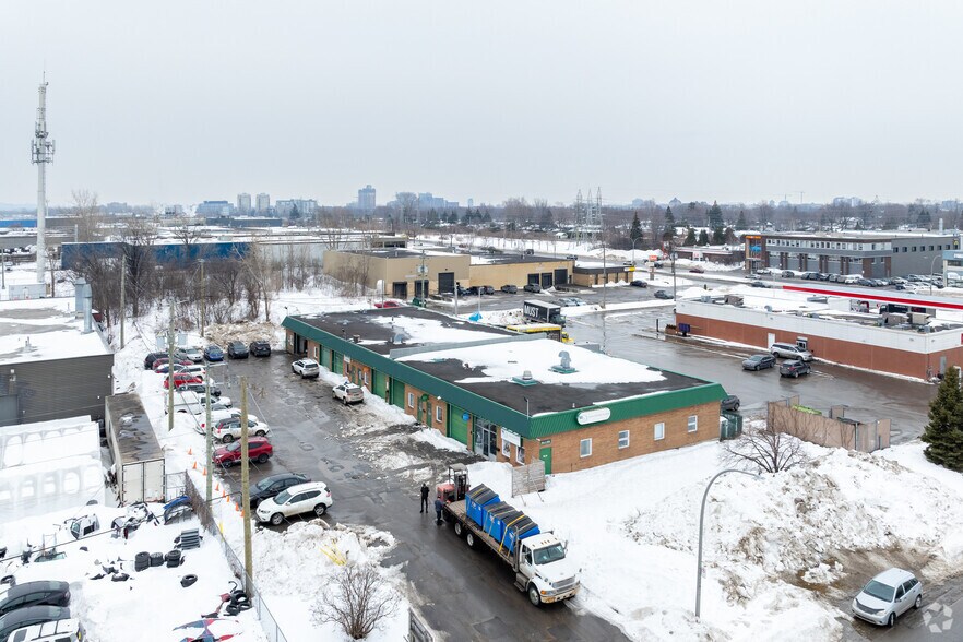 More Photos Of 914-926 Rue Cunard, Laval Light Manufacturing For Sale