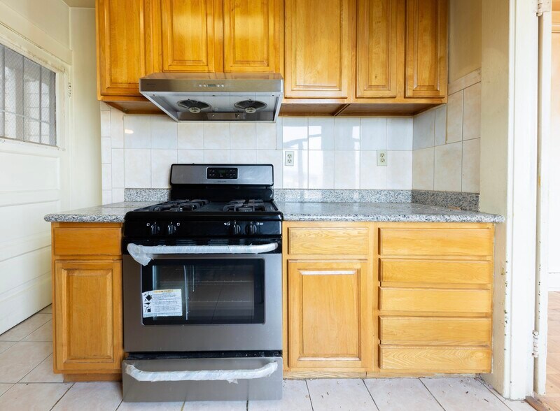 More Photos Of 39 John St, San Francisco Apartments For Sale